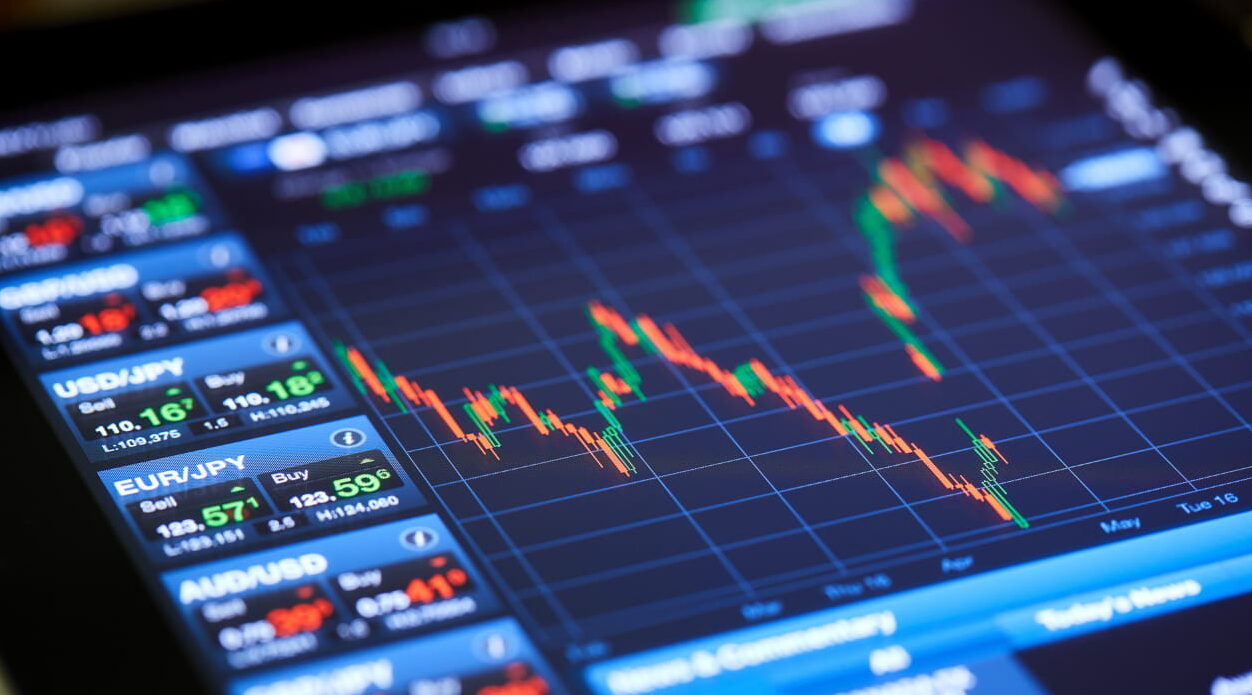 Professional Trading Strategies Using Market News and Charts